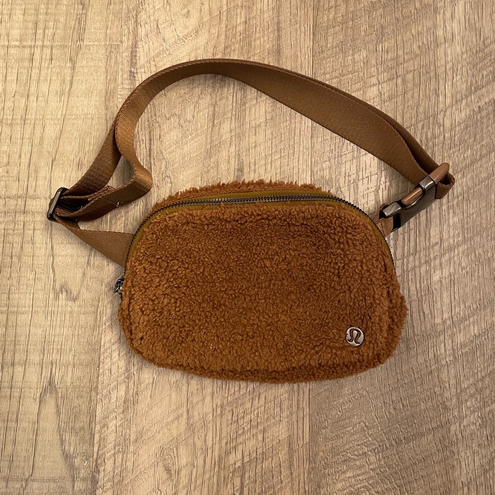 Lululemon Sherpa Belt Bag